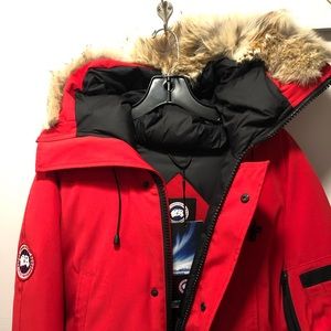 CANADA GOOSE Chillwack Hot Red SIZE : M   Brand New